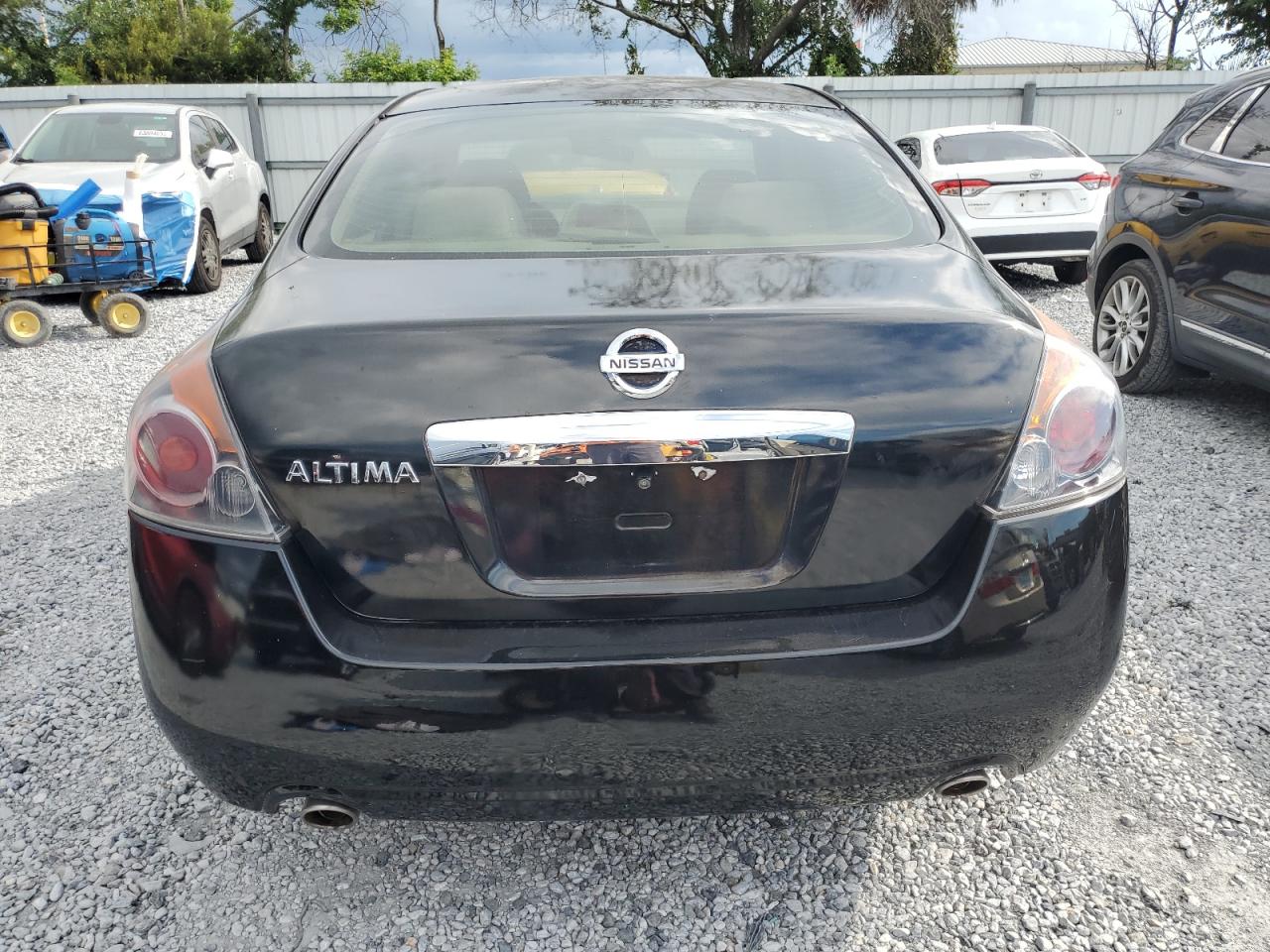 Nissan Altima Base Image 5