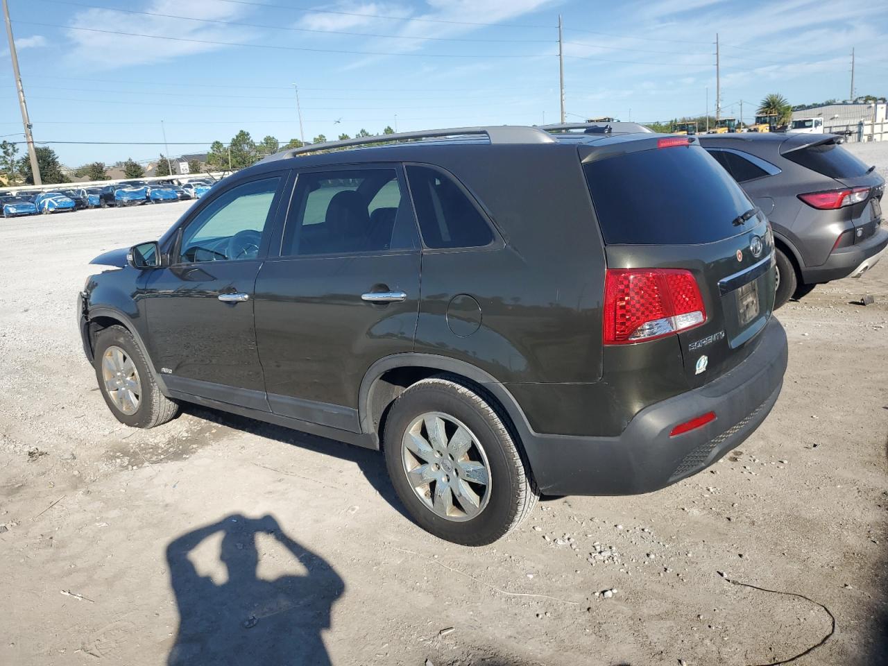 Kia Sorento Base Image 2