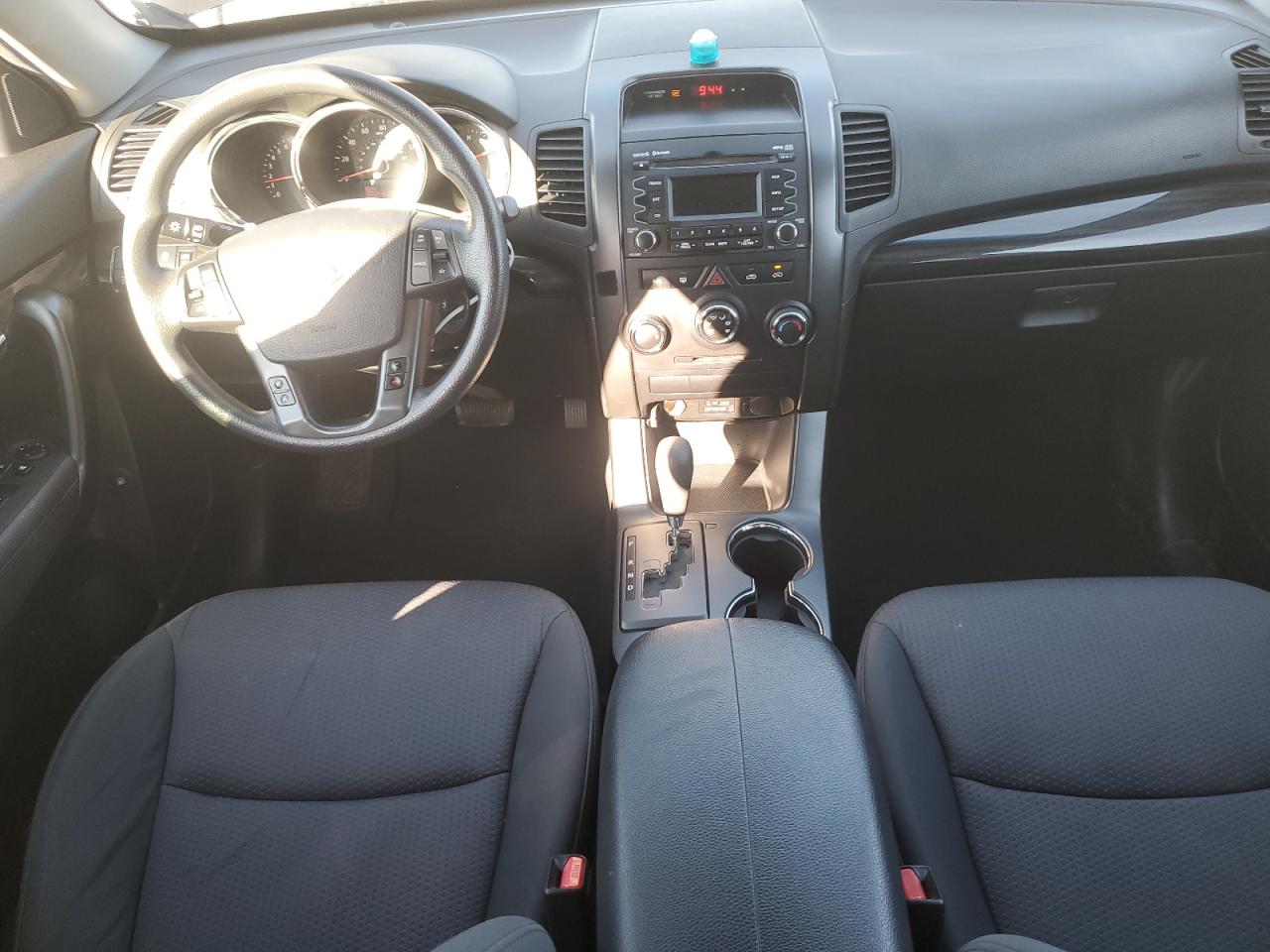 Kia Sorento Base Image 12