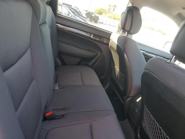 Kia Sorento Base Image 9