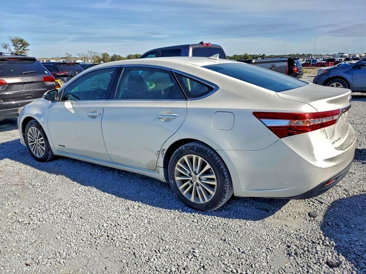 Toyota Avalon Hybrid Image 7
