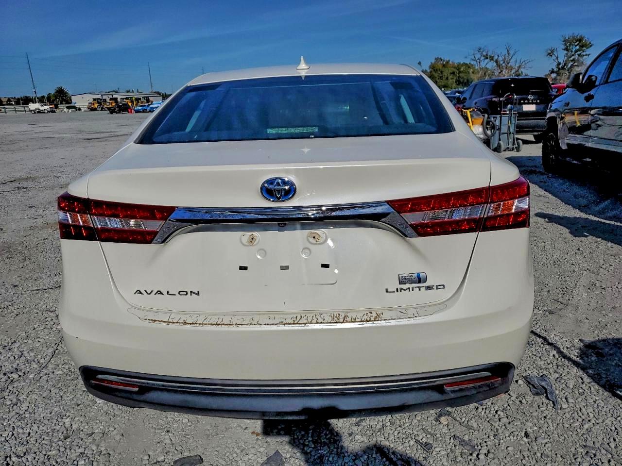 Toyota Avalon Hybrid Image 10