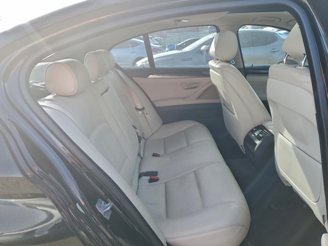 BMW 5 Series I Image 10