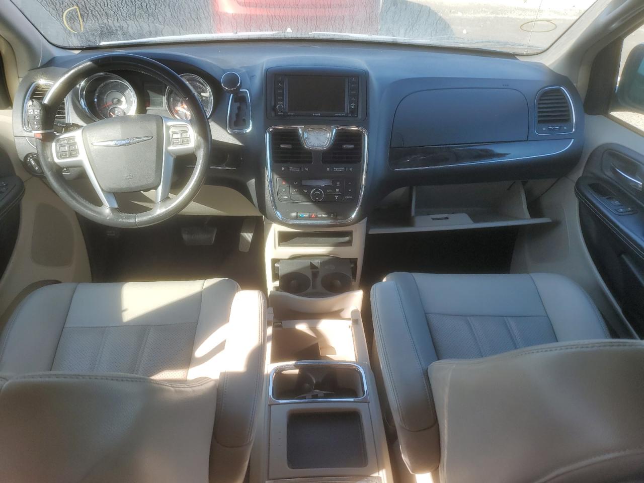 Chrysler Minivan Touring Image 3