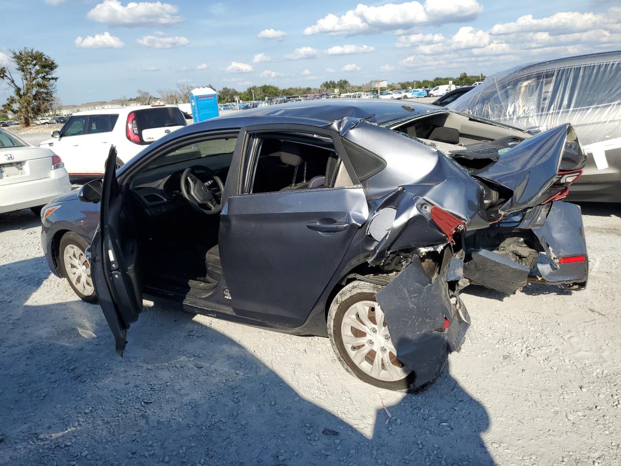 Hyundai ACCENT Se Image 12