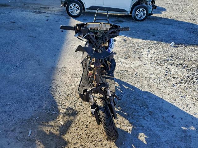 Zhng Scooter Image 2