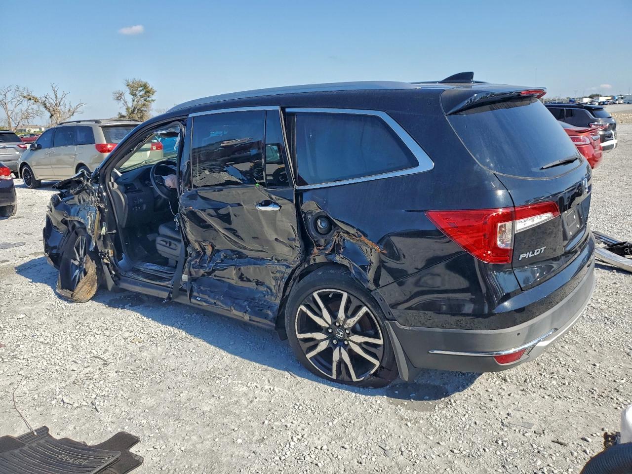 Honda Pilot Touring Image 3