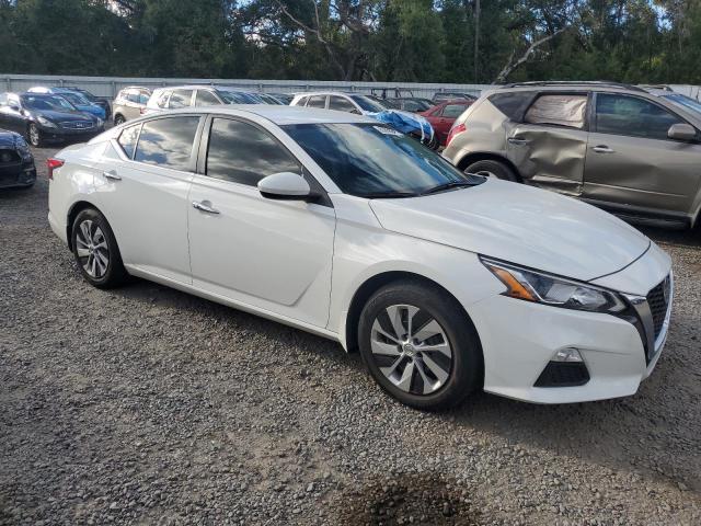 Nissan Altima S Image 8