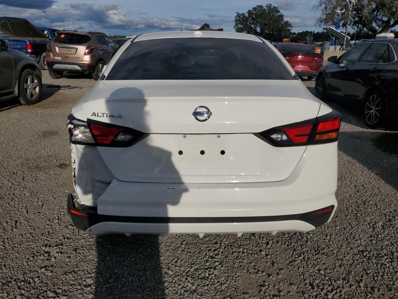 Nissan Altima S Image 3