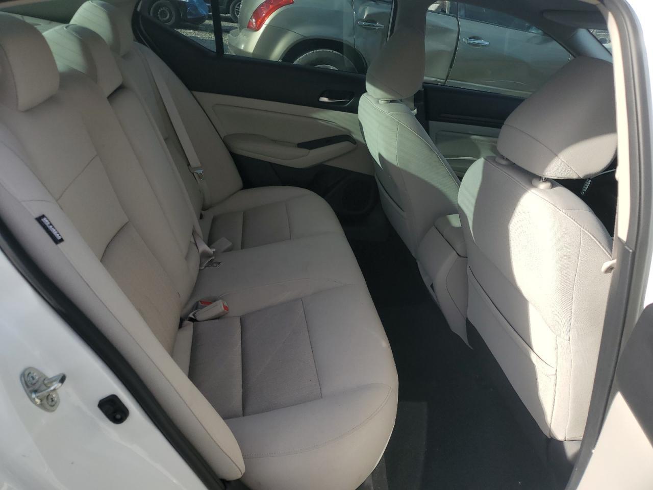 Nissan Altima S Image 4