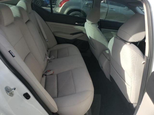 Nissan Altima S Image 4