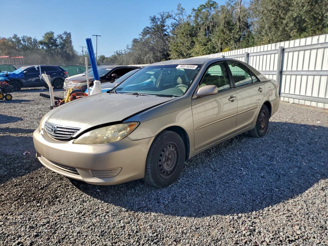Toyota Camry Le Image 1
