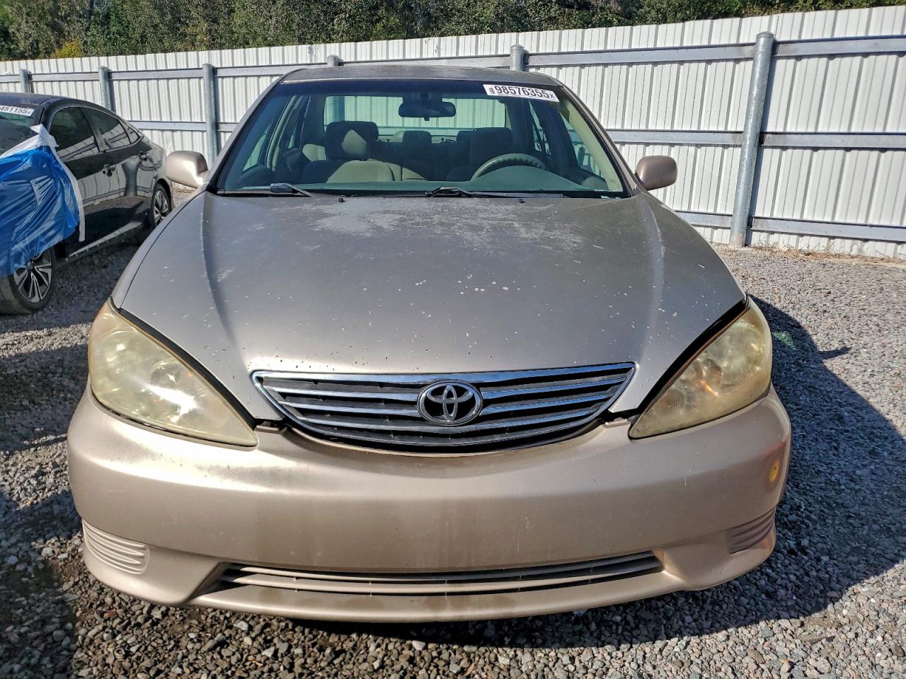 Toyota Camry Le Image 12