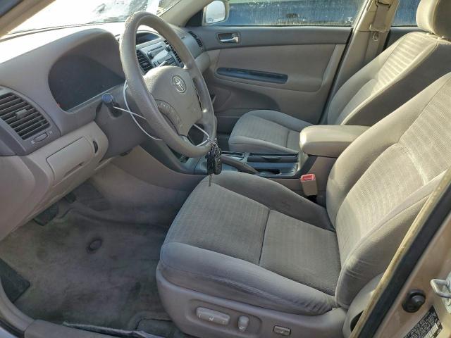 Toyota Camry Le Image 5