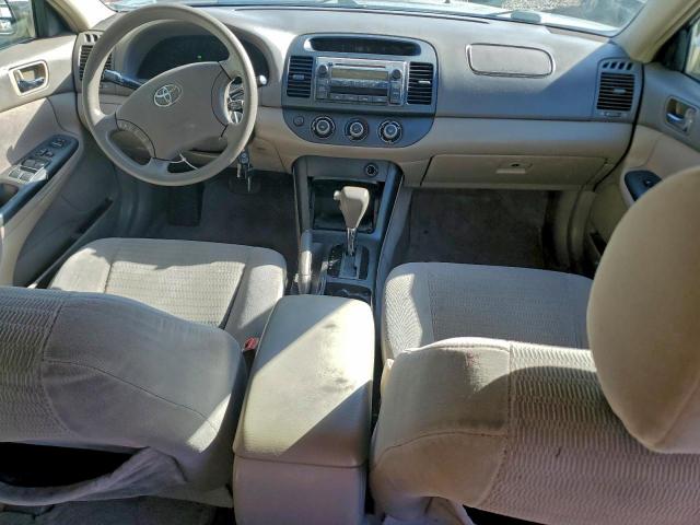 Toyota Camry Le Image 2