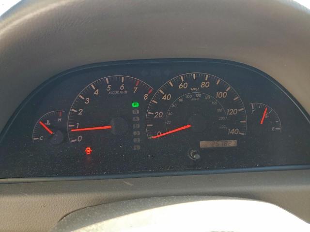 Toyota Camry Le Image 8