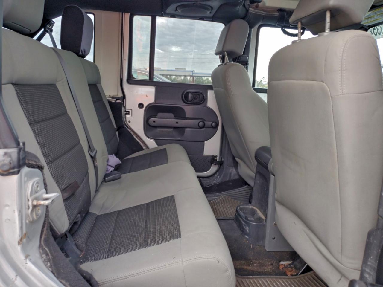 Jeep Wrangler X Image 10