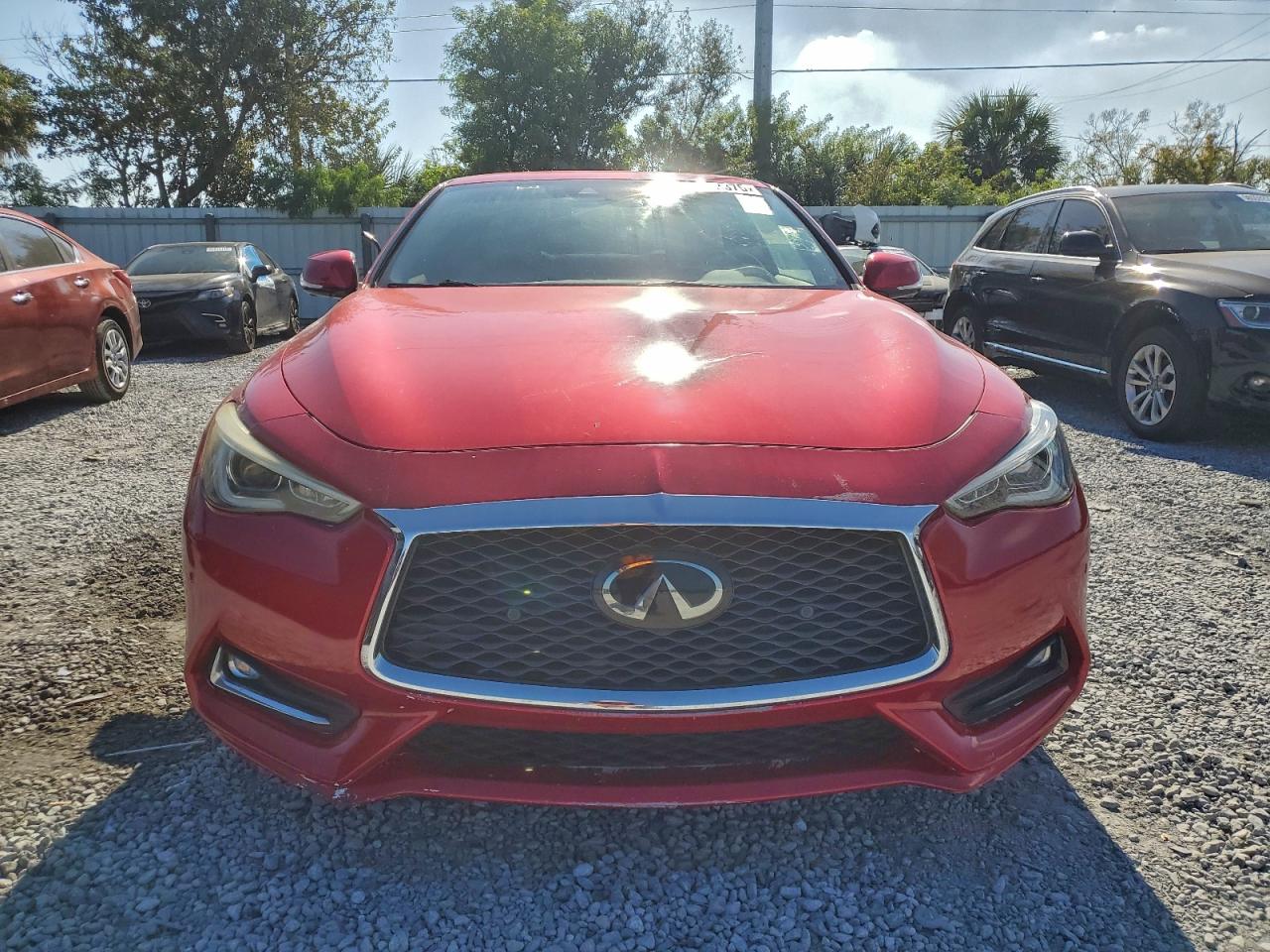 INFINITI Q60 Luxe Image 12