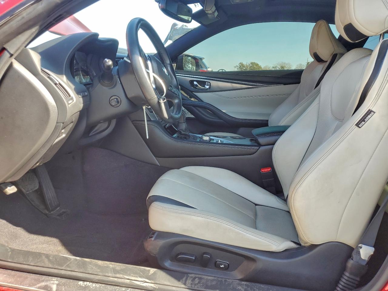 INFINITI Q60 Luxe Image 4