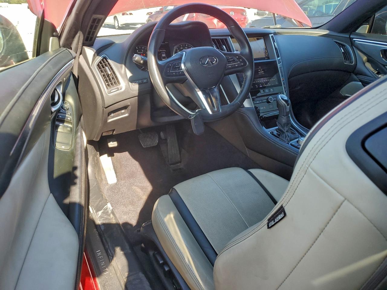 INFINITI Q60 Luxe Image 9