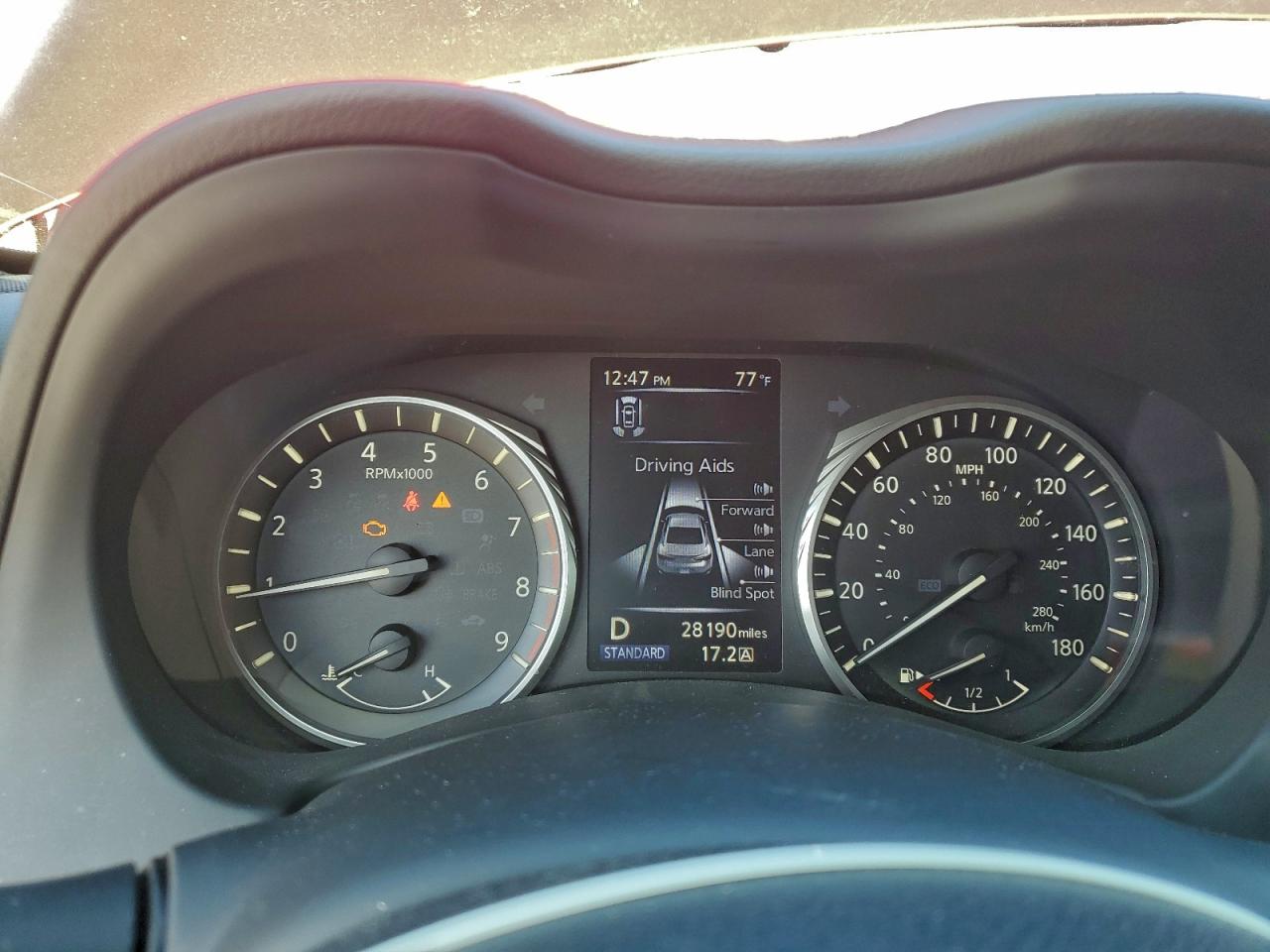 INFINITI Q60 Luxe Image 10