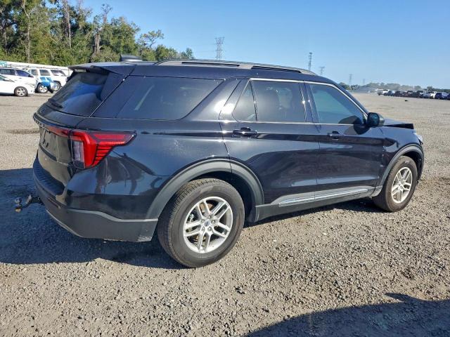 Ford Explorer Active Image 3