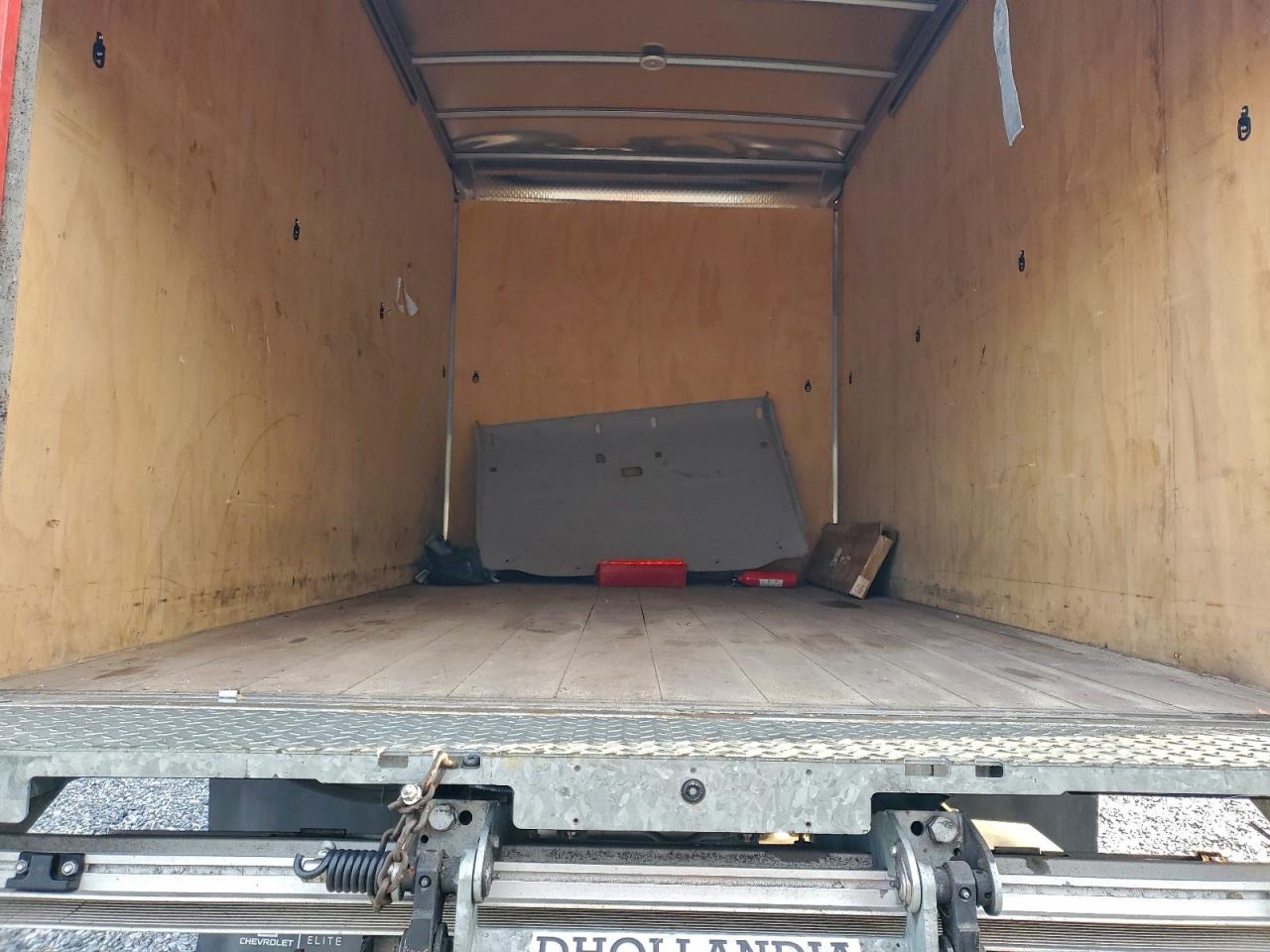 Chevrolet 3500 Image 4