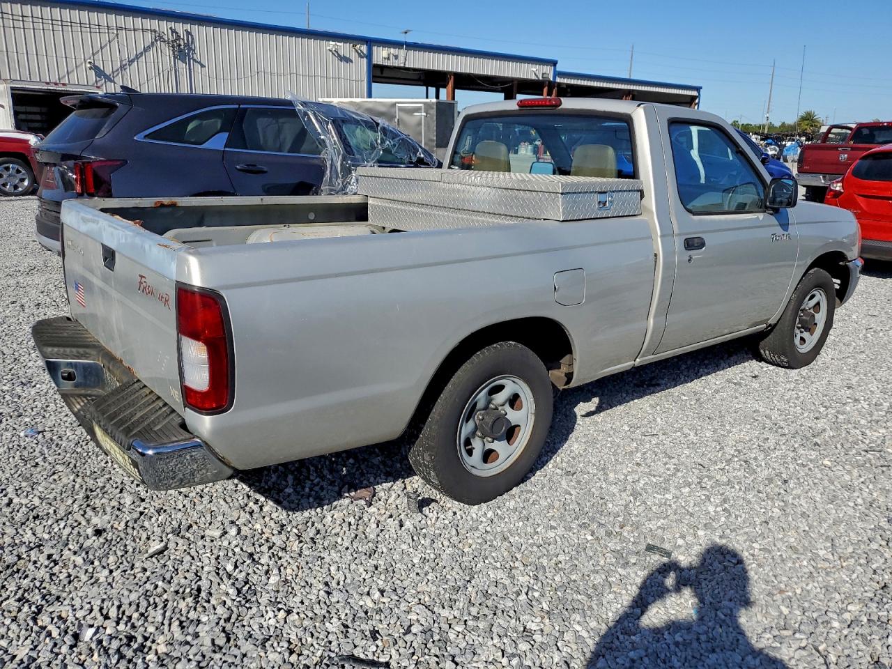 Nissan Frontier Xe Image 6