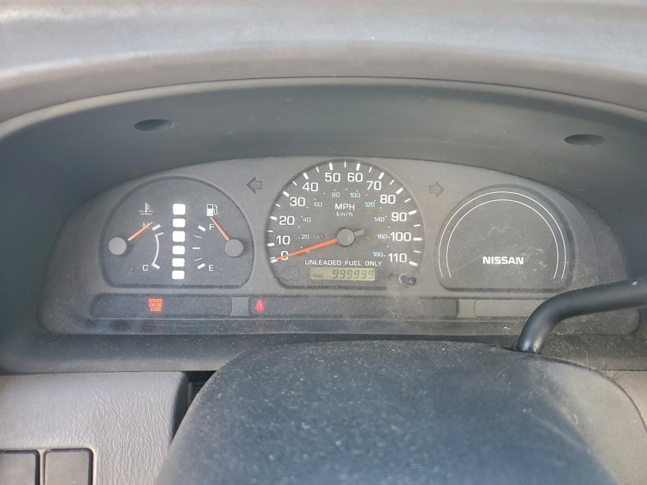 Nissan Frontier Xe Image 4