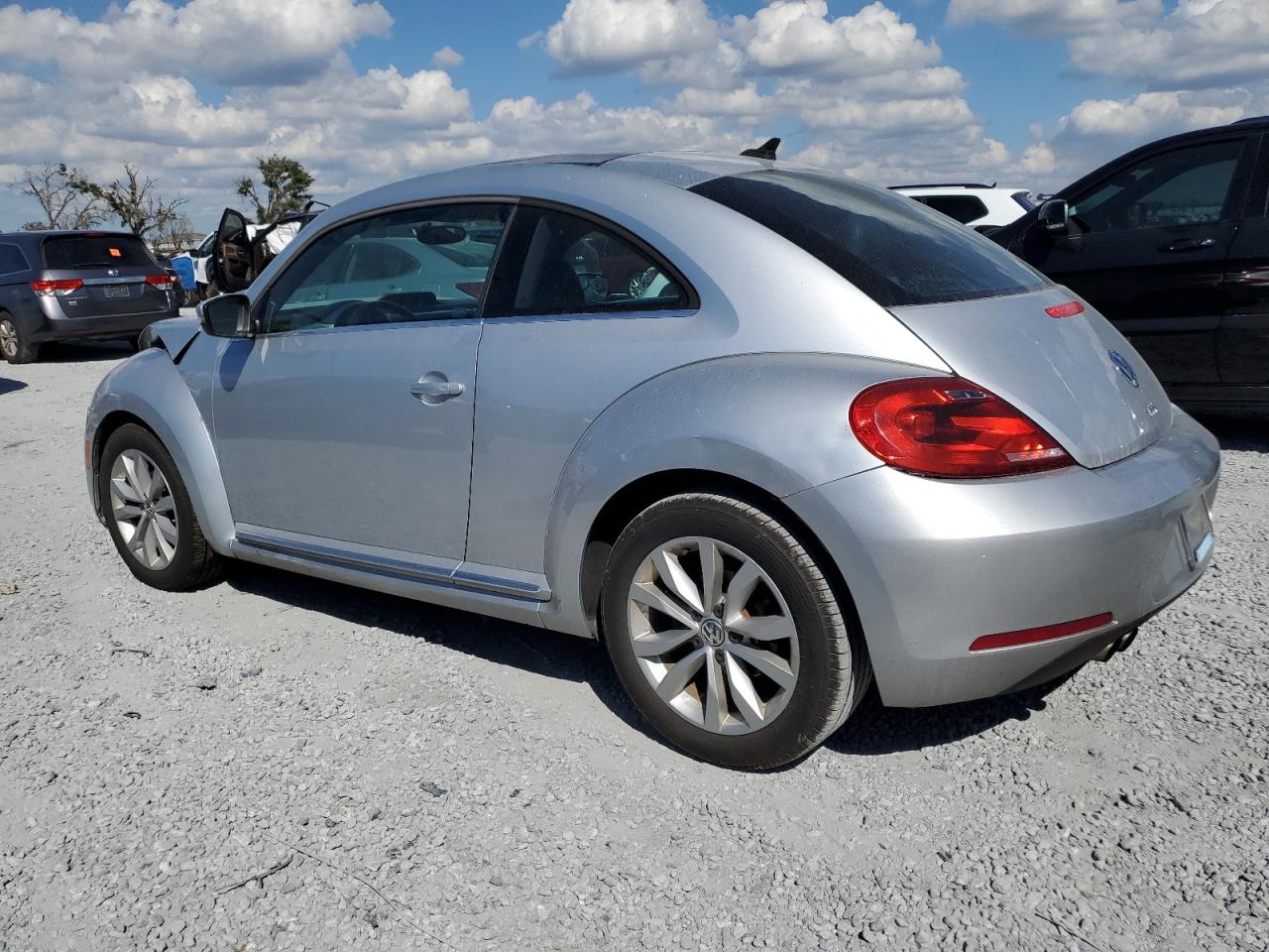 Volkswagen Beetle Image 13