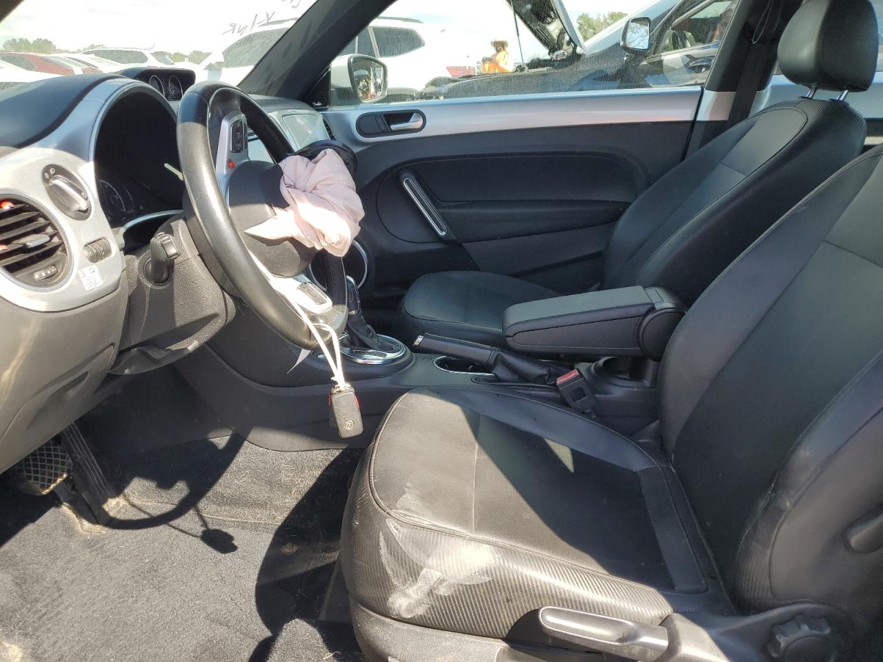 Volkswagen Beetle Image 12