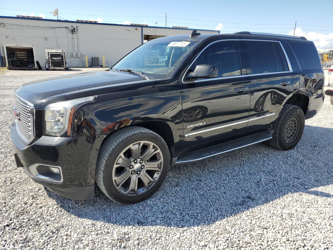 GMC Yukon Denali Image 1