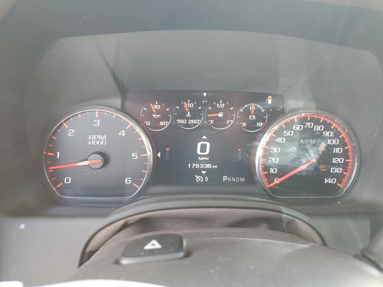 GMC Yukon Denali Image 12