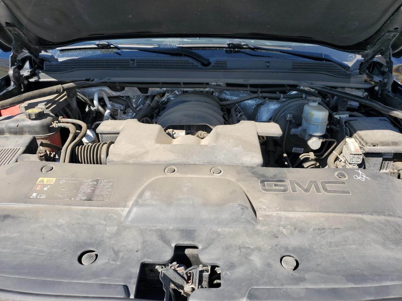 GMC Yukon Denali Image 9