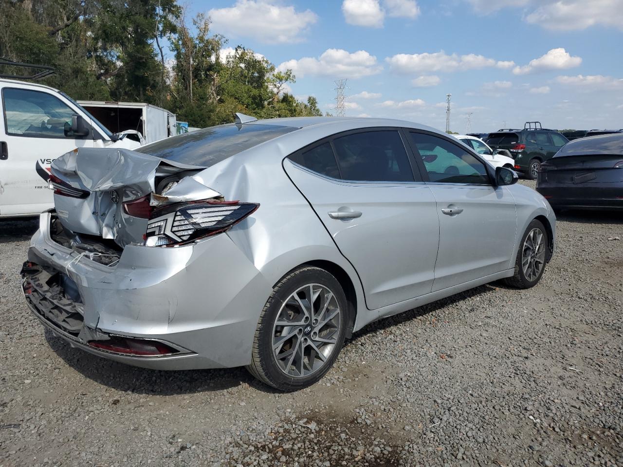 Hyundai ELANTRA Sel Image 6