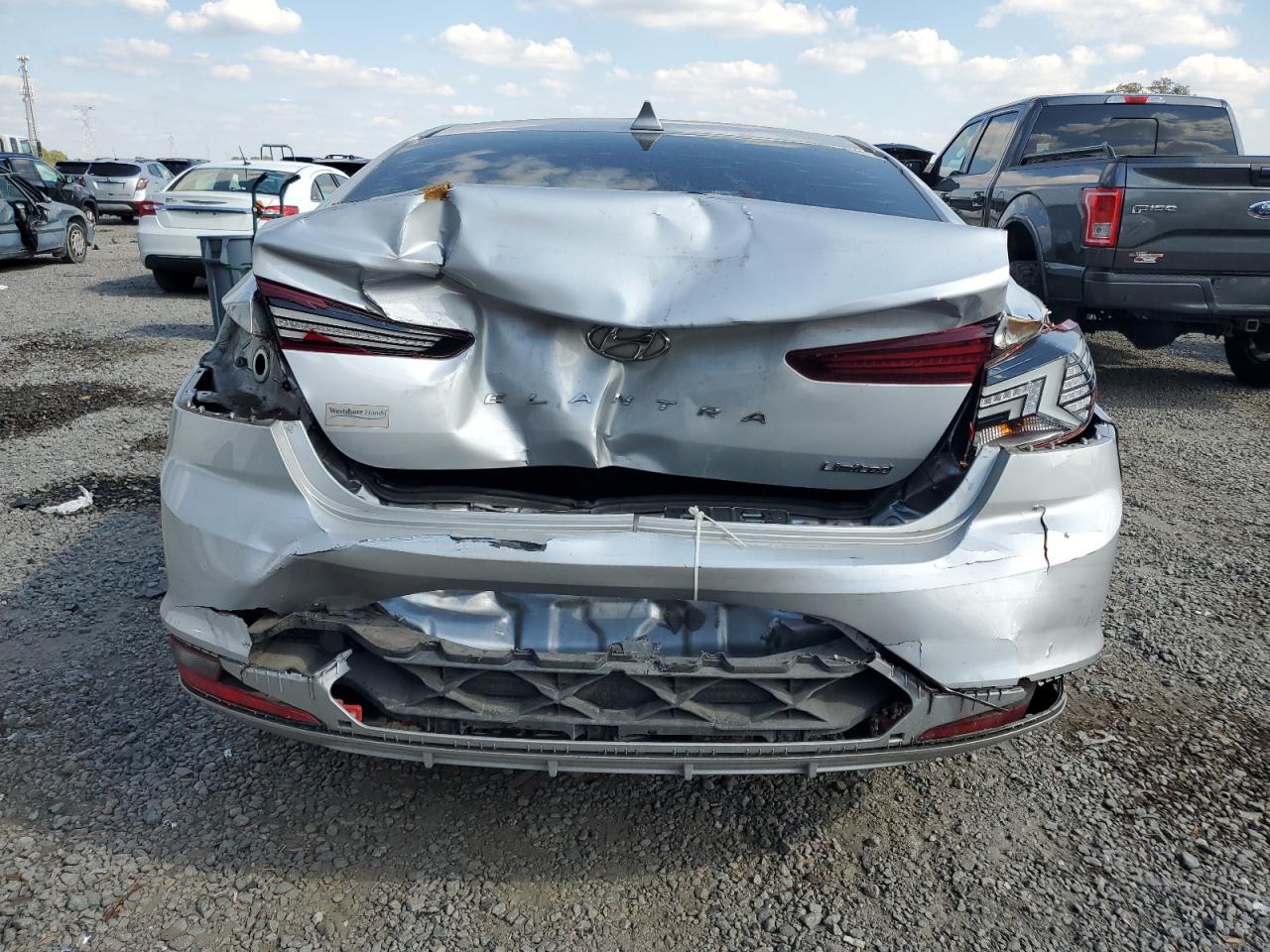 Hyundai ELANTRA Sel Image 7