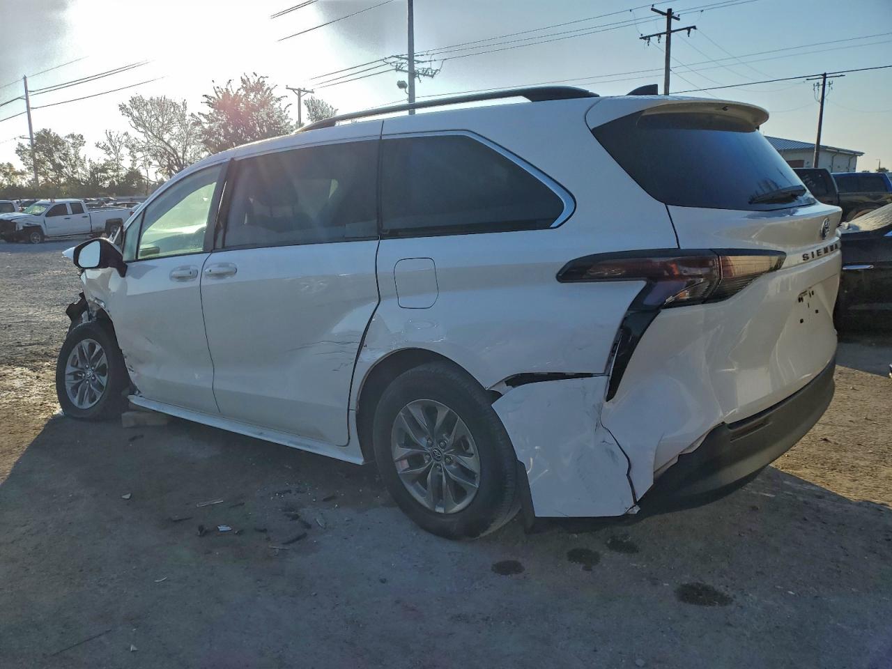 Toyota Sienna Le Image 4