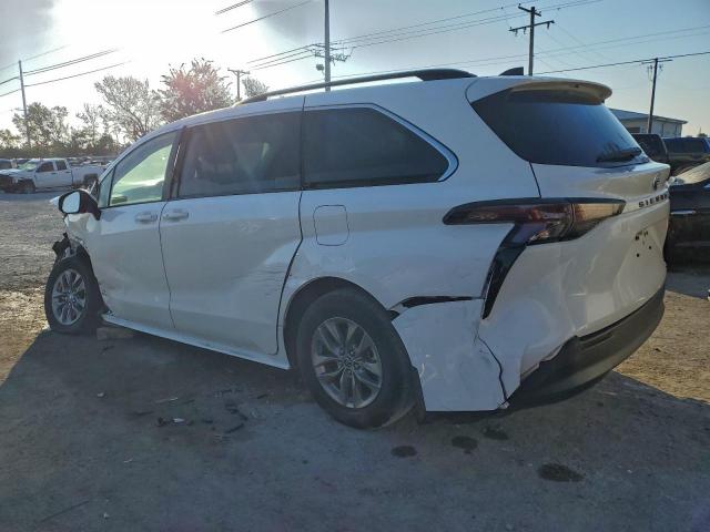 Toyota Sienna Le Image 4