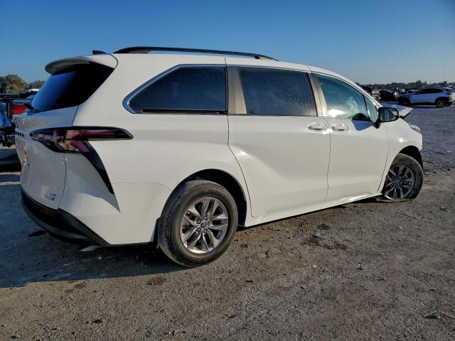Toyota Sienna Le Image 3