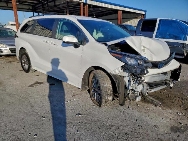 Toyota Sienna Le Image 6