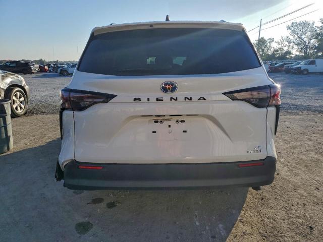 Toyota Sienna Le Image 8