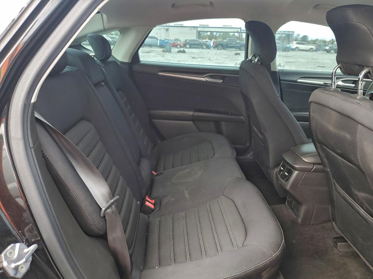 Ford Fusion Se Image 8