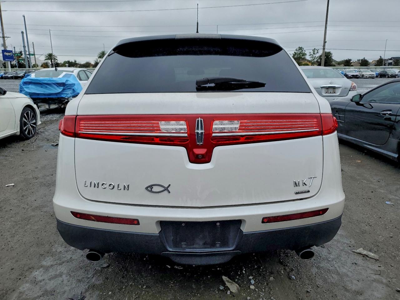Lincoln MKT Image 13