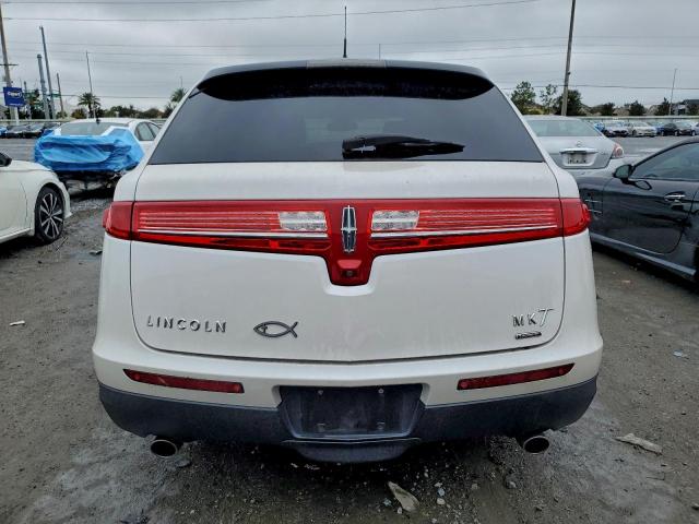 Lincoln MKT Image 13