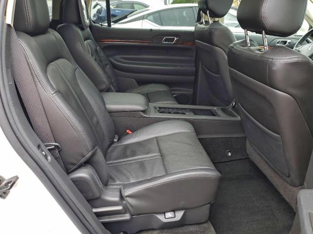 Lincoln MKT Image 7