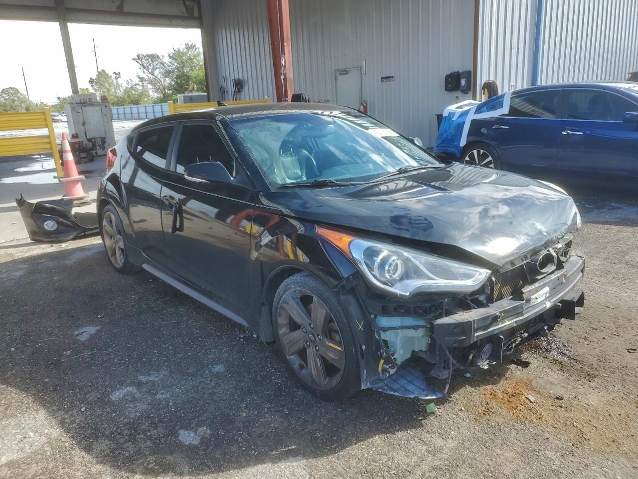 Hyundai VELOSTER Turbo Image 3