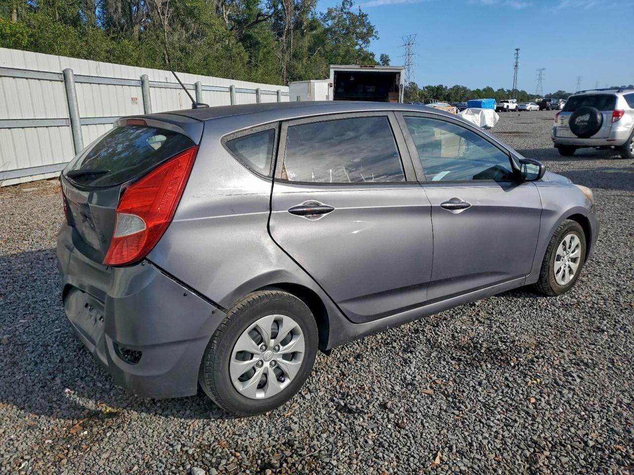 Hyundai ACCENT Se Image 10