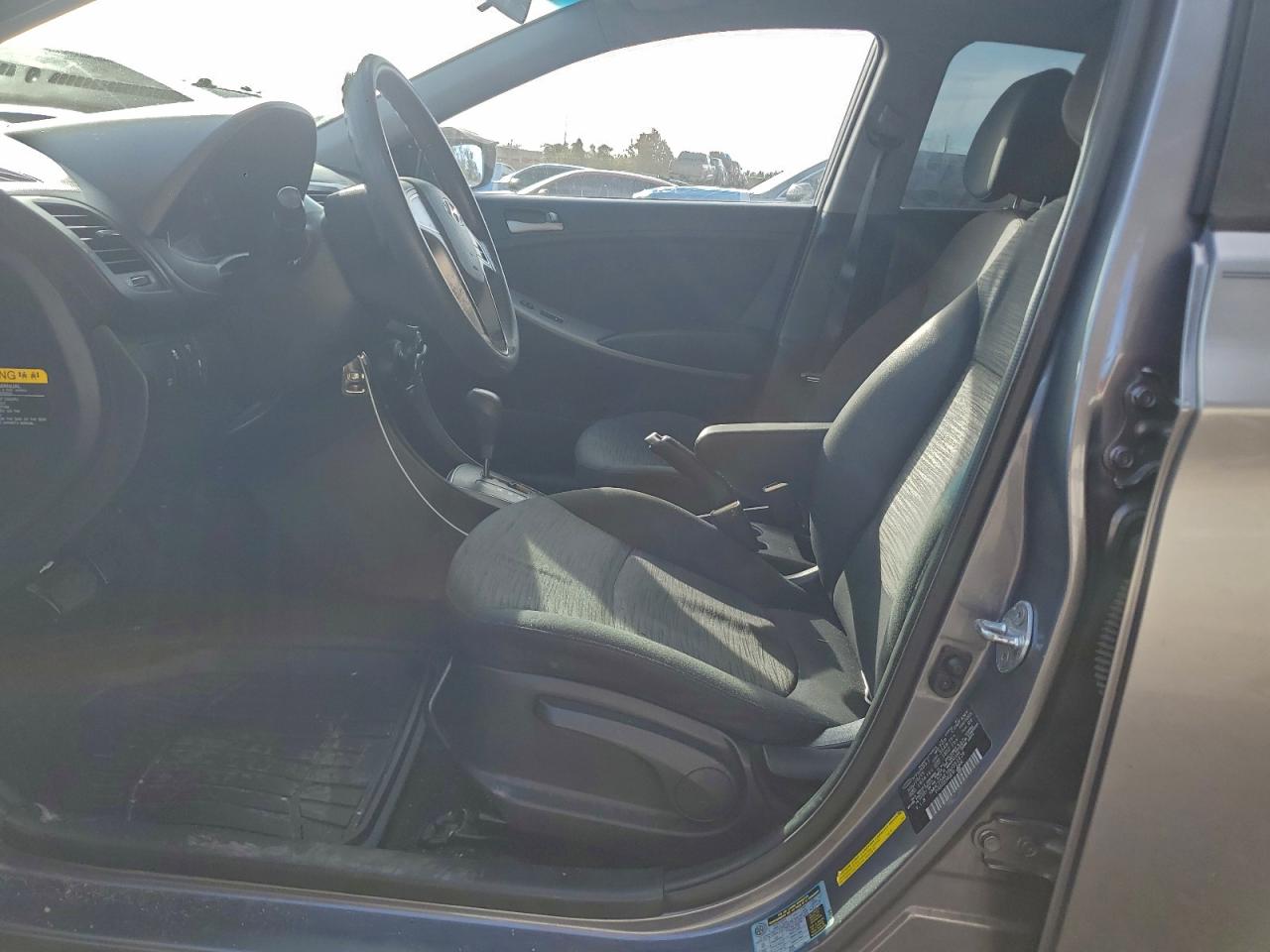 Hyundai ACCENT Se Image 3