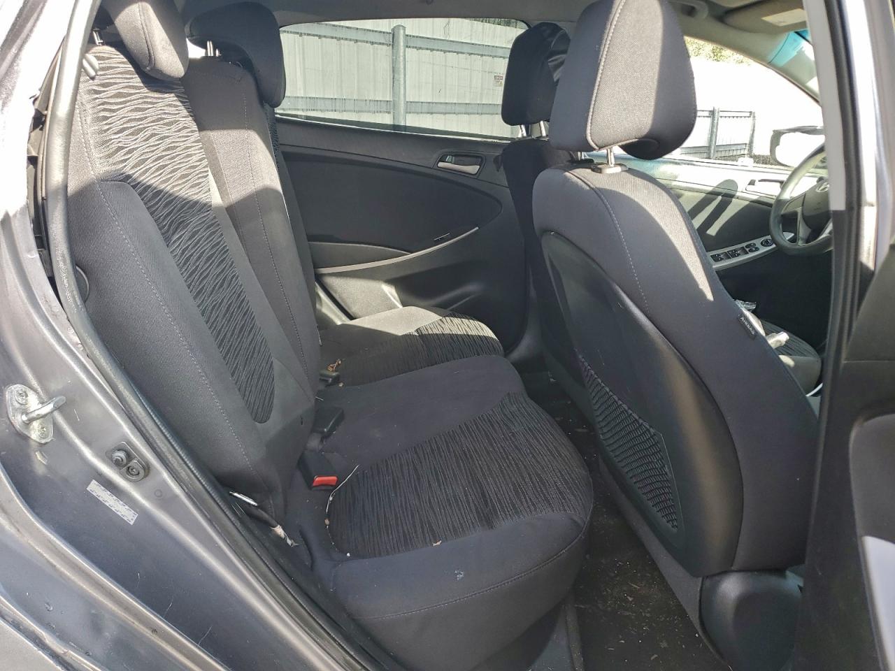 Hyundai ACCENT Se Image 8