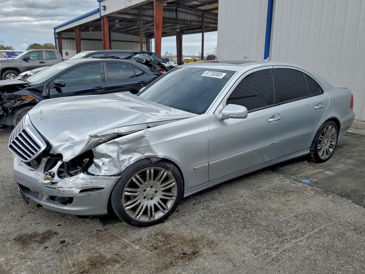 Mercedes-Benz E-Class 350 Image 1